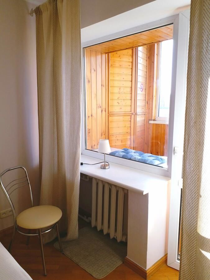 Проживание в семье Отдельная комната с балконом в апартаментах, возле м Печерская Киев-8